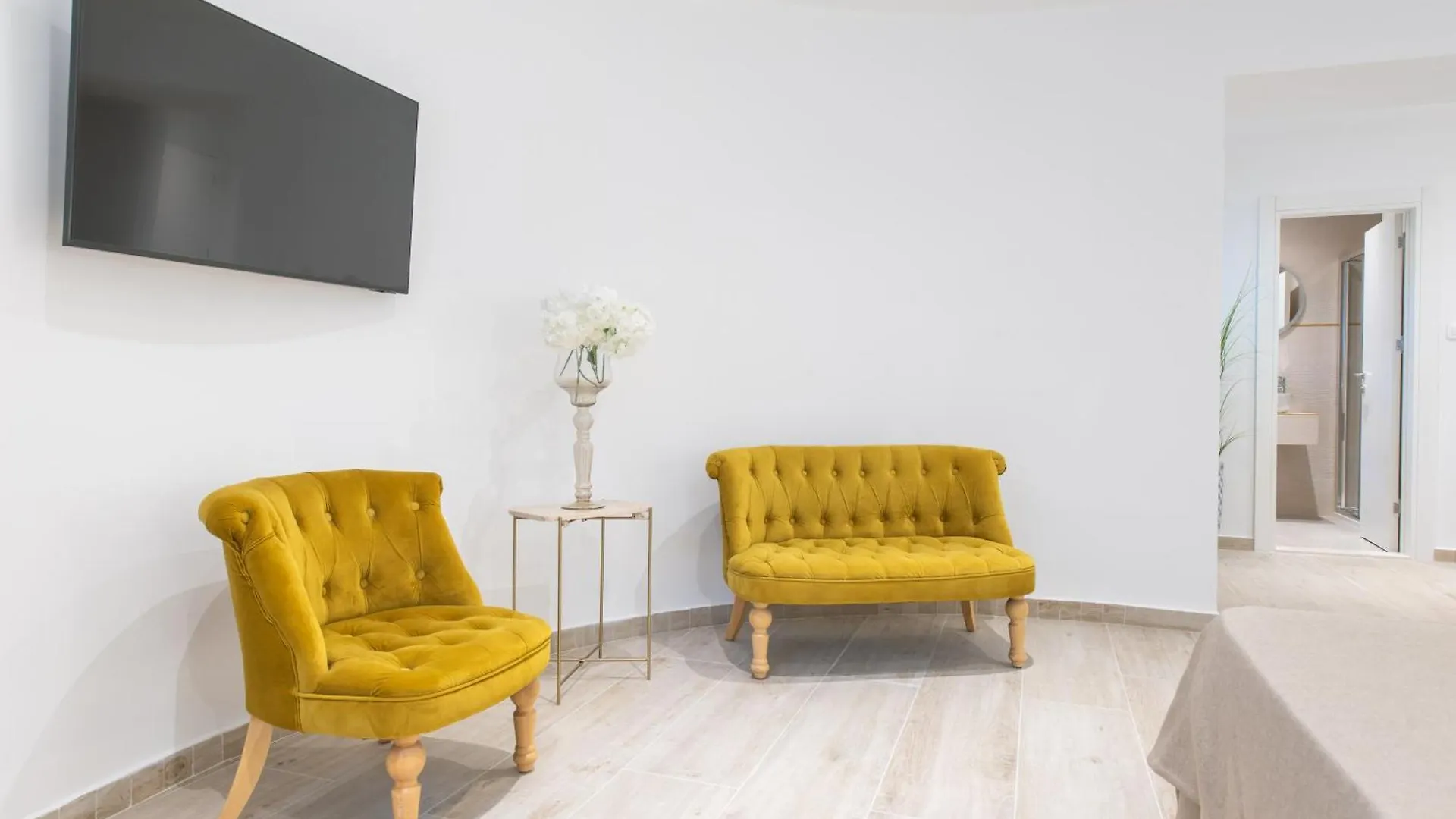 Best Location Beach Split Bed & Breakfast